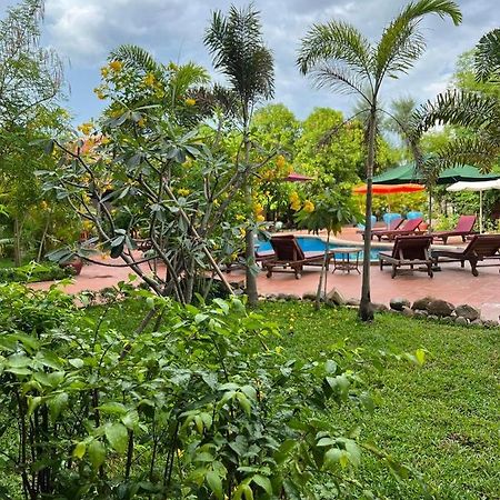 The Moon Kampot Boutique Hotel ภายนอก รูปภาพ