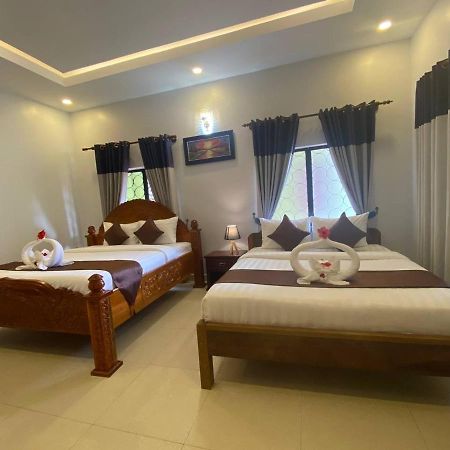 The Moon Kampot Boutique Hotel ภายนอก รูปภาพ