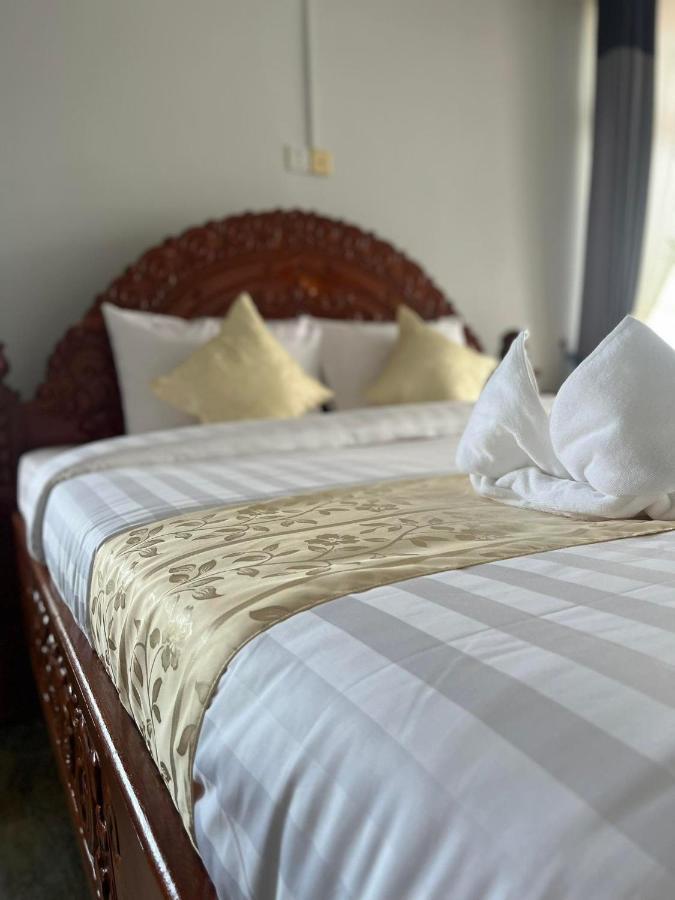 The Moon Kampot Boutique Hotel ภายนอก รูปภาพ