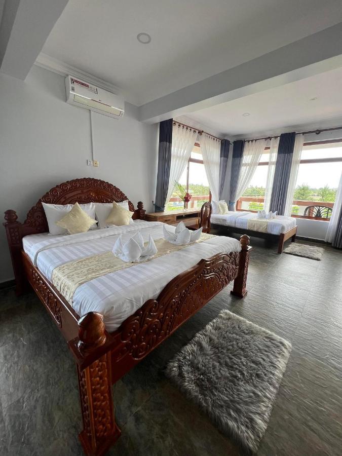The Moon Kampot Boutique Hotel ภายนอก รูปภาพ