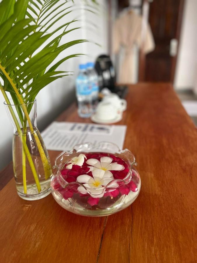 The Moon Kampot Boutique Hotel ภายนอก รูปภาพ