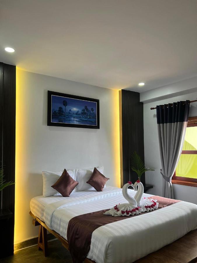 The Moon Kampot Boutique Hotel ภายนอก รูปภาพ