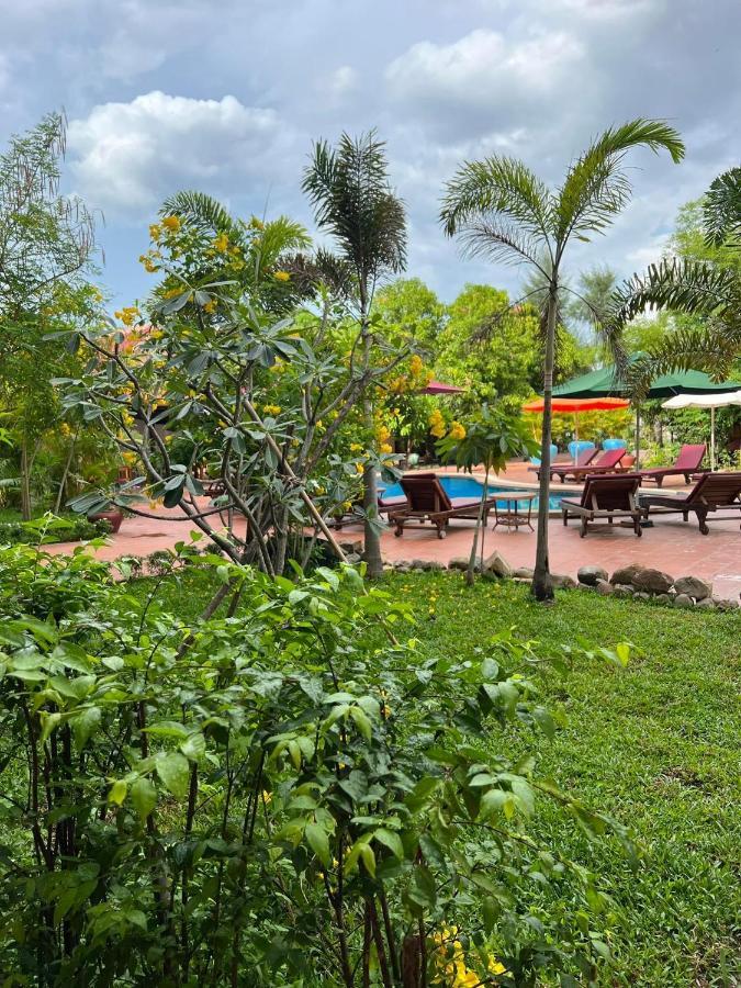 The Moon Kampot Boutique Hotel ภายนอก รูปภาพ