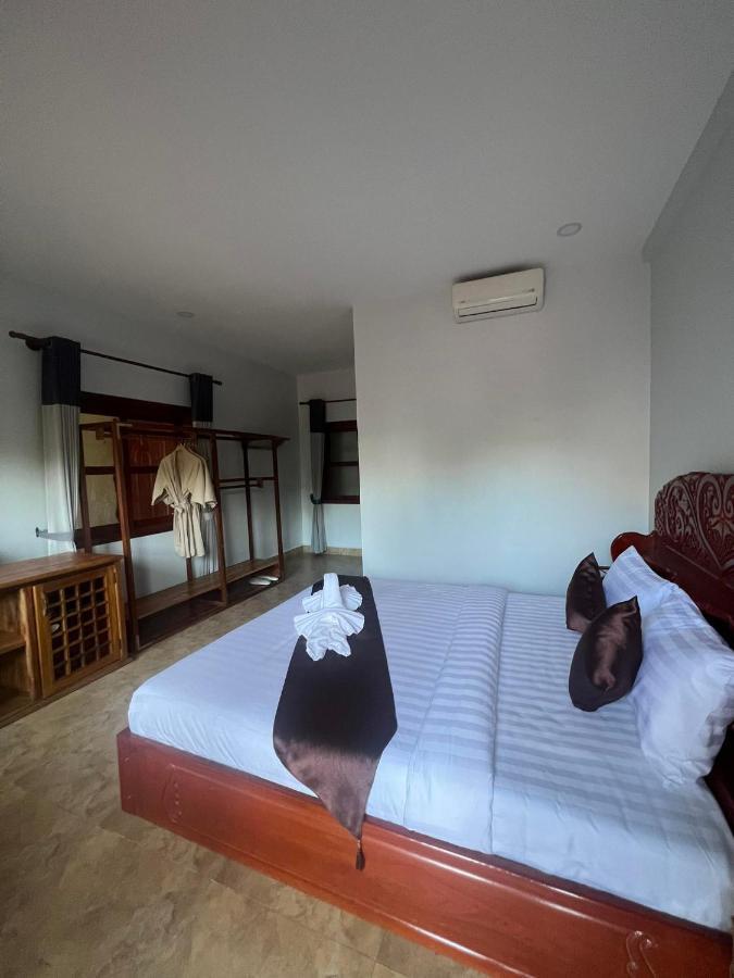 The Moon Kampot Boutique Hotel ภายนอก รูปภาพ