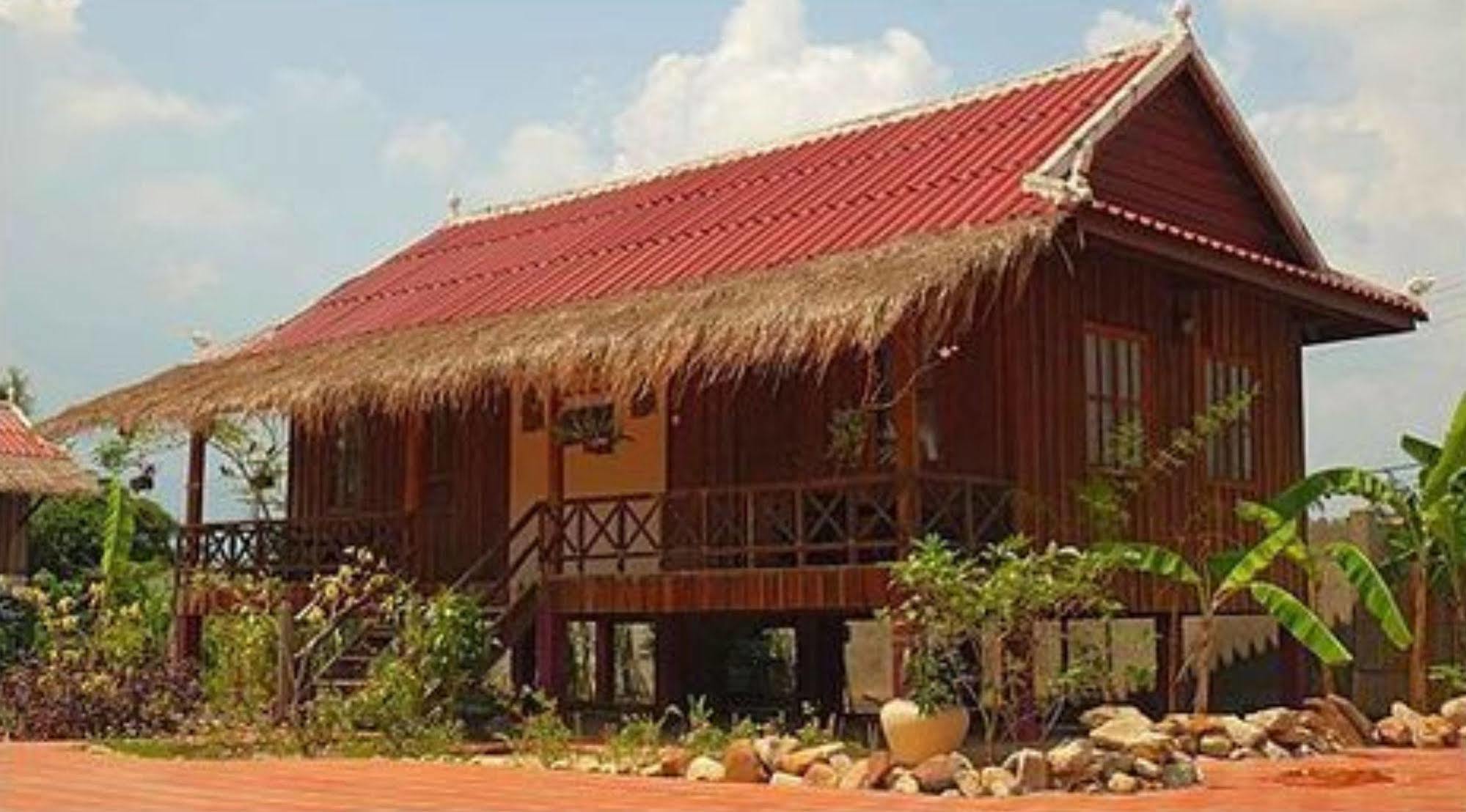 The Moon Kampot Boutique Hotel ภายนอก รูปภาพ