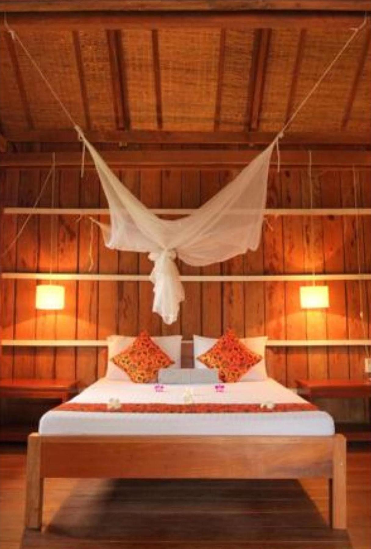 The Moon Kampot Boutique Hotel ภายนอก รูปภาพ