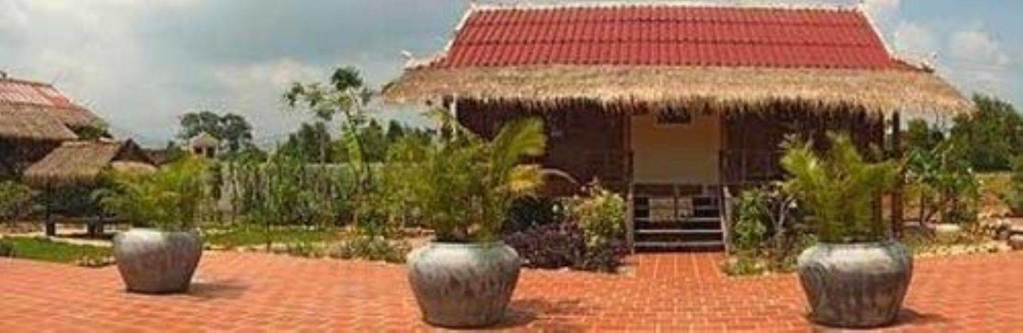 The Moon Kampot Boutique Hotel ภายนอก รูปภาพ